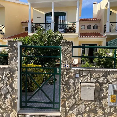 Yellow House 4*