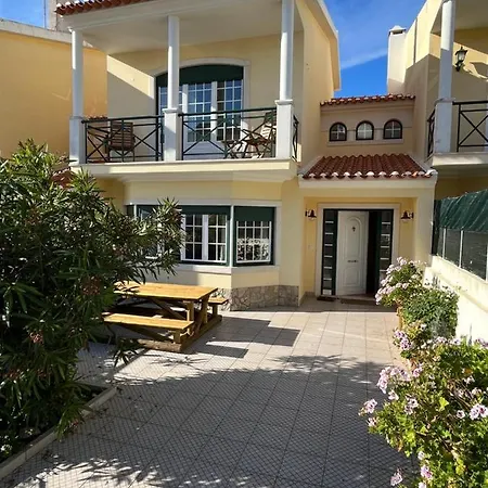 Yellow House 4* Ericeira