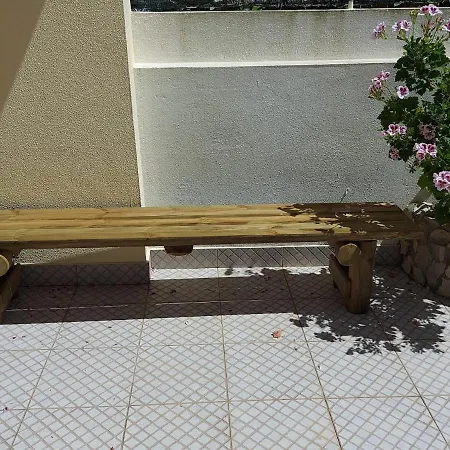 Hotel Yellow House 4*