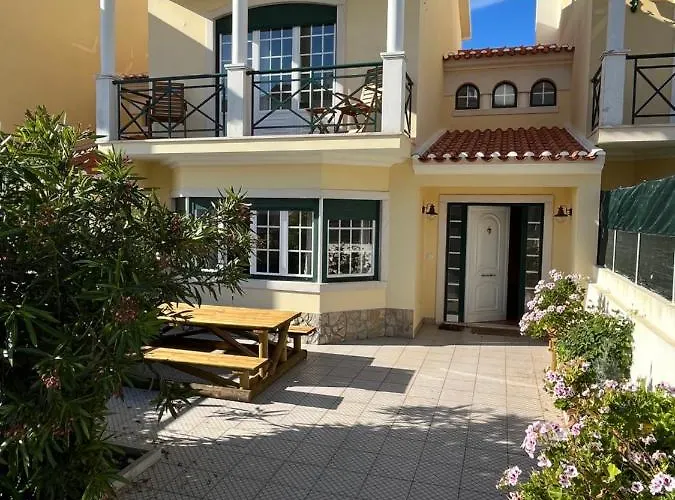 Yellow House 4* Ericeira