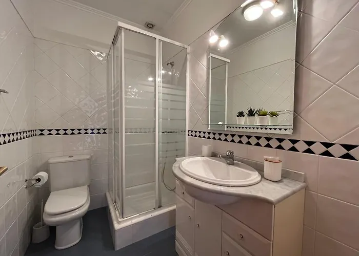 Hotel Yellow House 4*